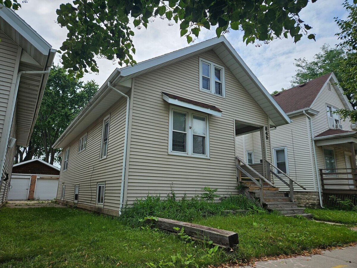 Photo - 345 N Main St House