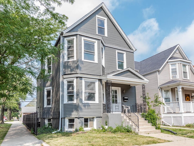 Building Photo - 2200 N Kenneth Ave Unit 2