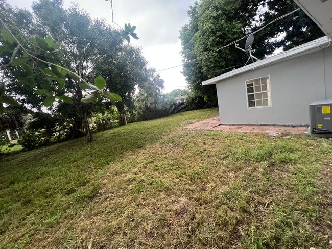 734 Bonnie Cir