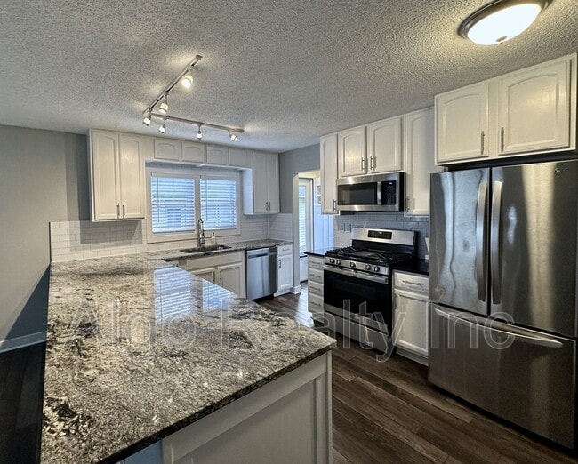 Photo - 3616-3616 Kipling Ave