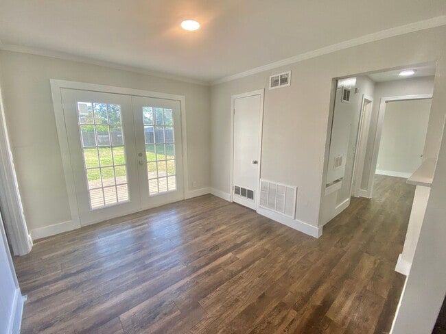 Photo - Pre- leasing now for 3/2 home near Maxey Park and Covenant Hospital