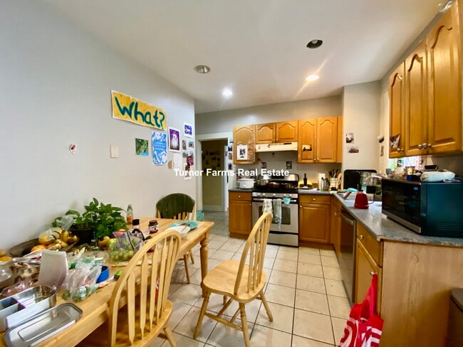 Building Photo - 55 Bristol Rd Unit 1 Rental