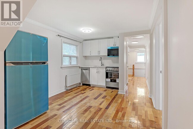 Photo - 1345 St James Ave Unité Upper