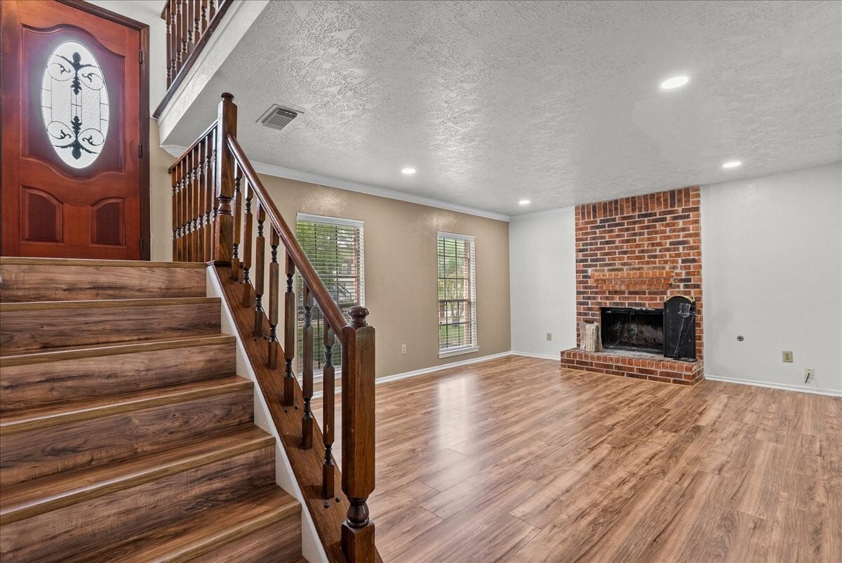 Photo - 430 Redway Ln