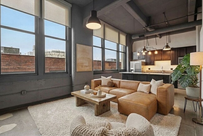 Building Photo - 1627 On The Strip