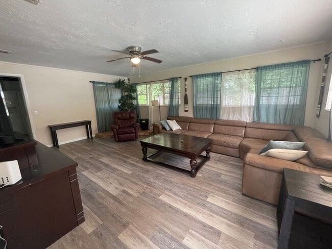 Photo - Updated 3BR/2BA Home in Dunnellon – Furnis...