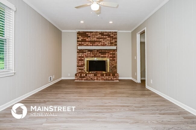 Photo - 188 Bridgewood Dr SE