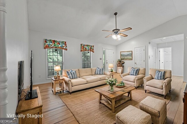 Photo - 127 Circle H Dr