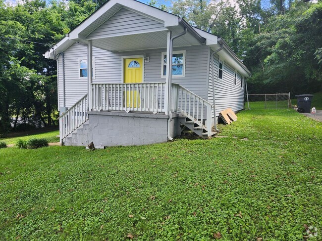 Building Photo - 2 bedroom 1 bath fully updated home in Eas...