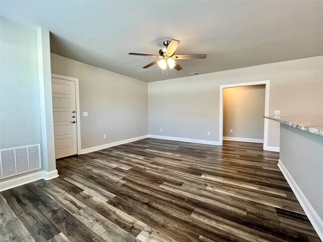 311 S Locust St Unidad 205