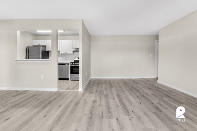 Photo - 6417 Hil-Mar Dr Unit 402