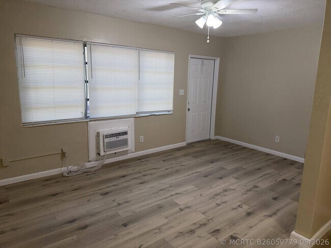 1004 NW 2nd St Unit 2