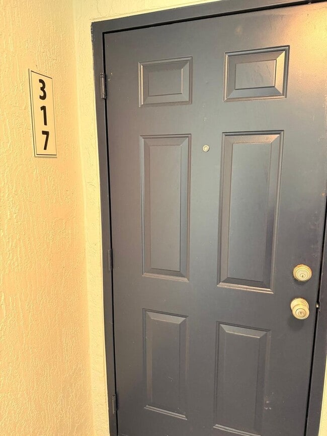 317 Villa Cir Unit 317