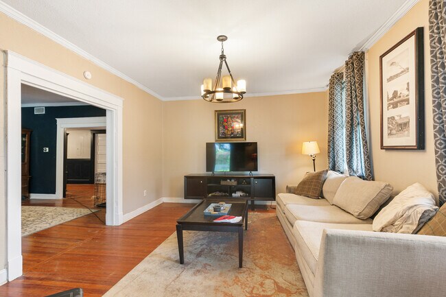 Photo - 3350 Jena St