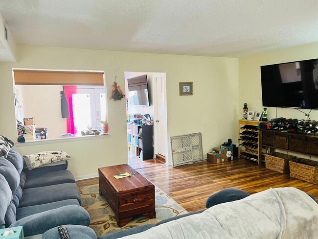 Photo - 733 Tilden Pl