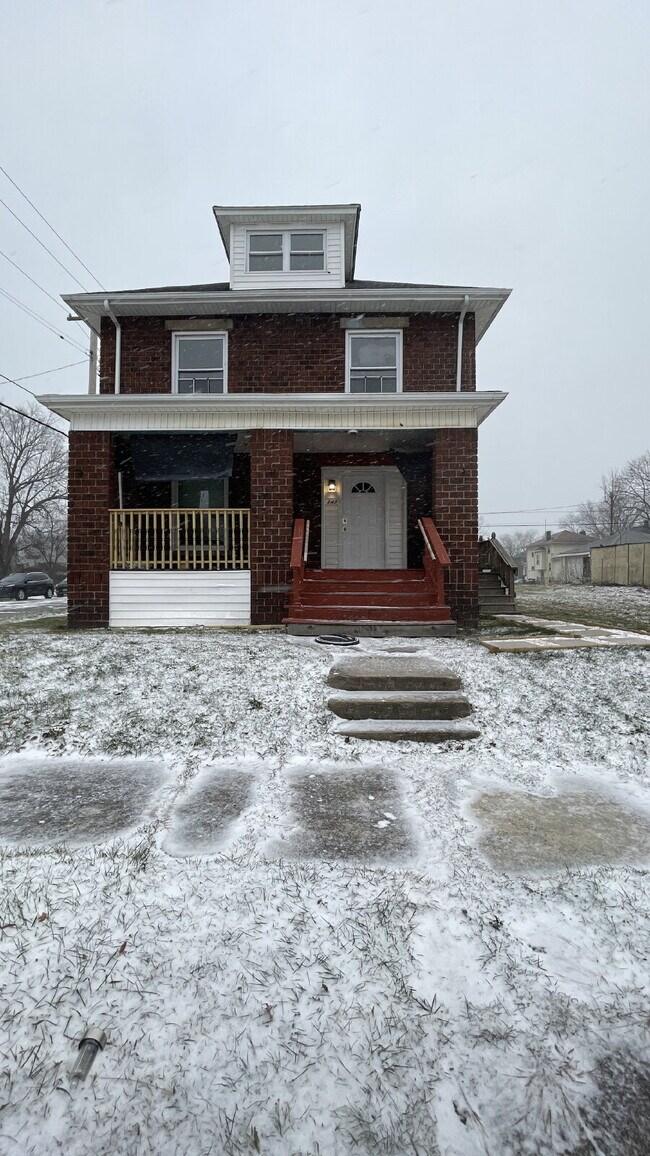 Photo - Cozy, Updated 1-Bed Apartment Near Downtown Sharon with In-Unit Laundry!