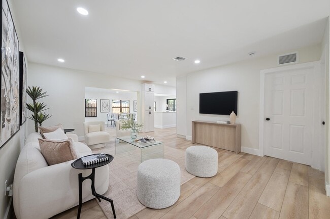 Building Photo - 8201 NW 67th Ave Rental