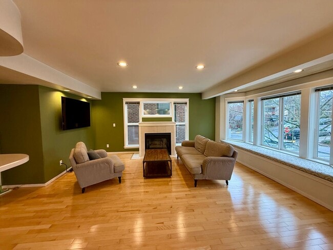 Photo - 1629 Queen Anne Ave N Unit 202