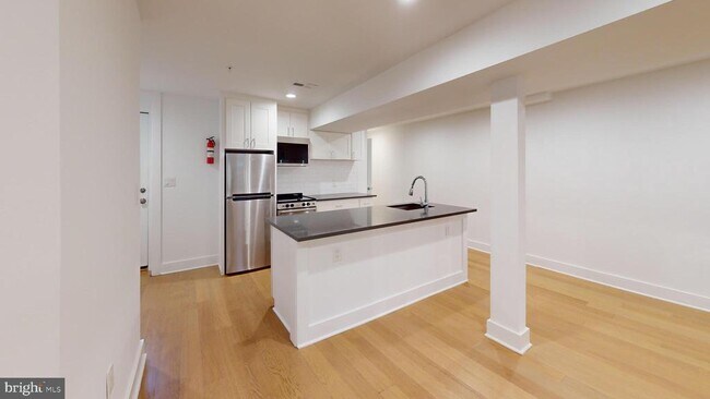 Photo - 472 Ridge St NW