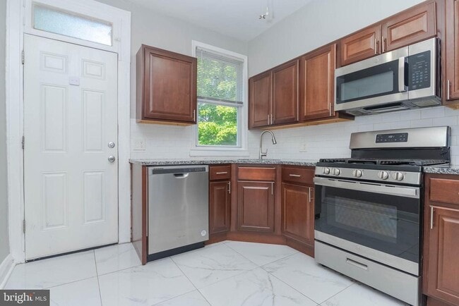 Photo - 2811 Mayfield Ave