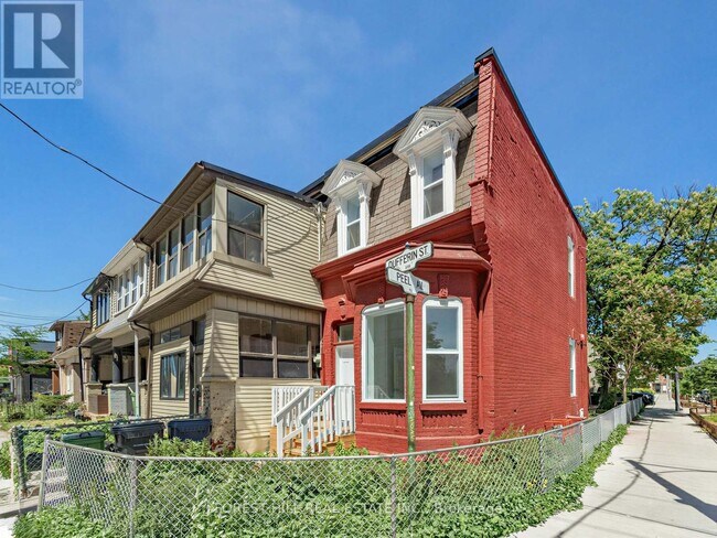 Photo - 419 Dufferin St