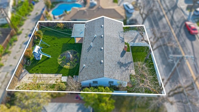 Photo - 1415 W Roseburg Ave