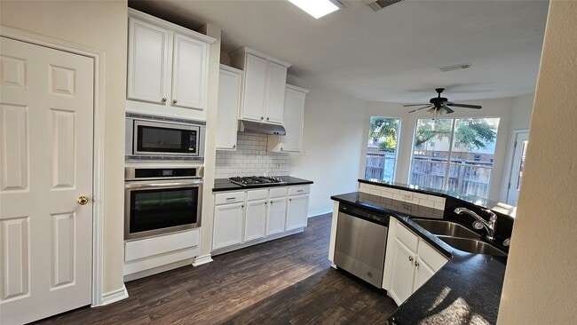 Building Photo - 2202 Cherry Hill Ct