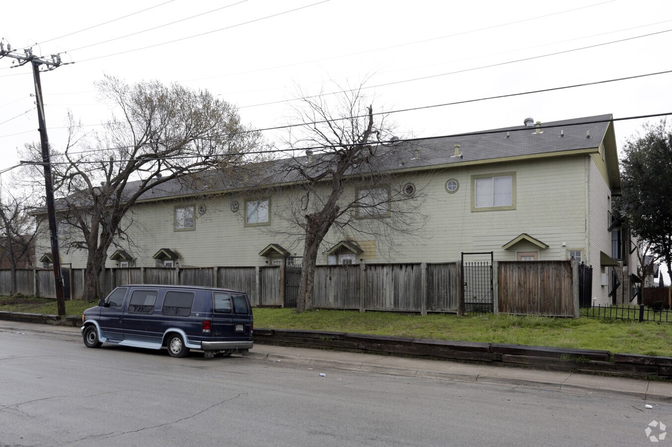 1830 N Fitzhugh Ave - 1830 N Fitzhugh Ave Apartments