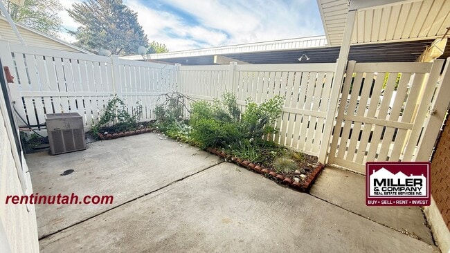 Photo - Beautiful Murray 2 Bedroom Townhouse For Rent!!