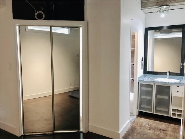 Photo - 2016 Main St Unit 1822