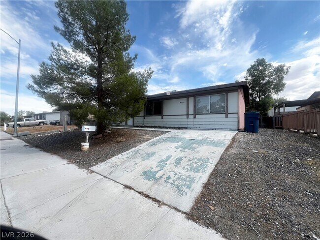 Photo - 6311 Newville Ave