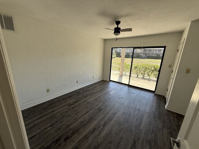 Photo - 920 Tennis Way