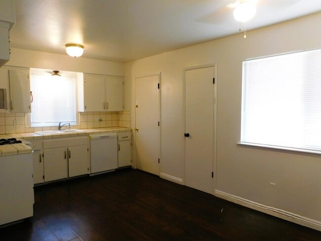 Photo - 51 W Richert Ave