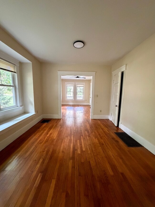 Photo - 11697 Peckham Ave