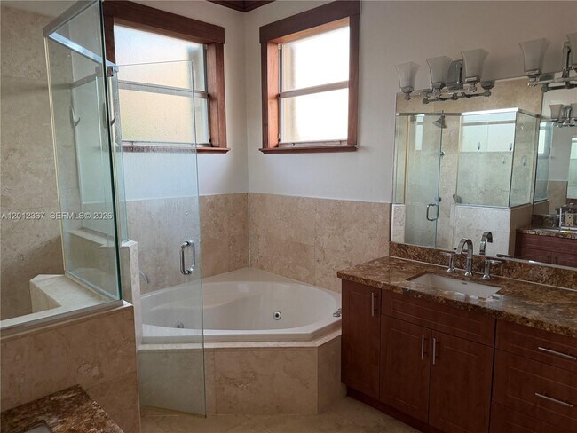 Photo - 2115 NE 40th Ave