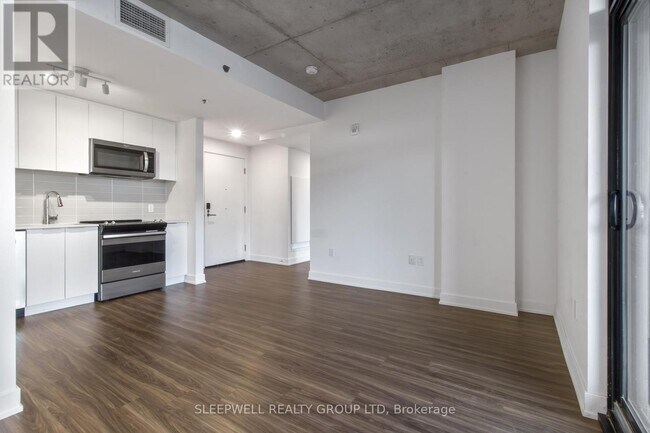 Photo - 1360 Carling Ave