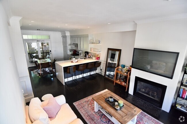 Building Photo - 14 S Sydney St Rental