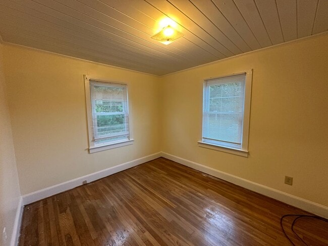 Photo - Your Slice of Serenity : Country Charm Awa...