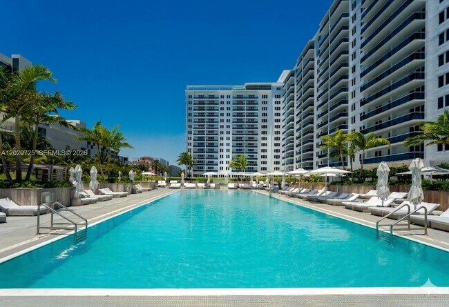 2301 Collins Ave Unit 804