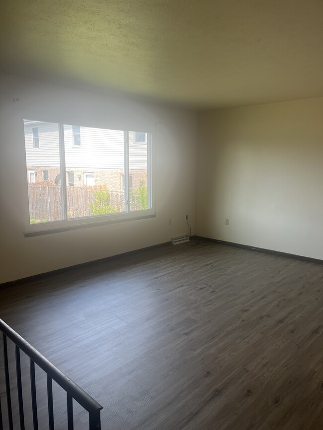 Living Room - 2718 W Grandview Blvd Townhome