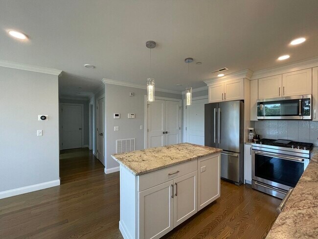 Photo - 1400 Centre St Unidad 403 Rental