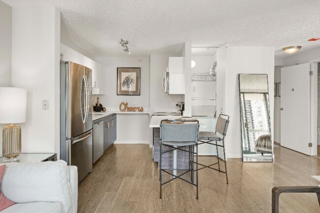 Photo - 17 W Superior St