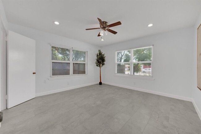 Photo - 2610 W Holcombe Blvd