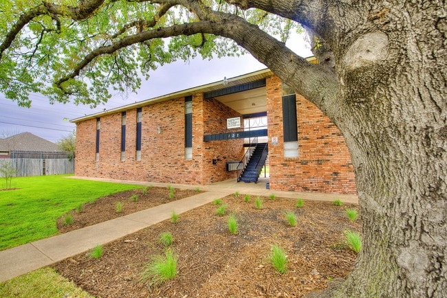 Hidden Oaks