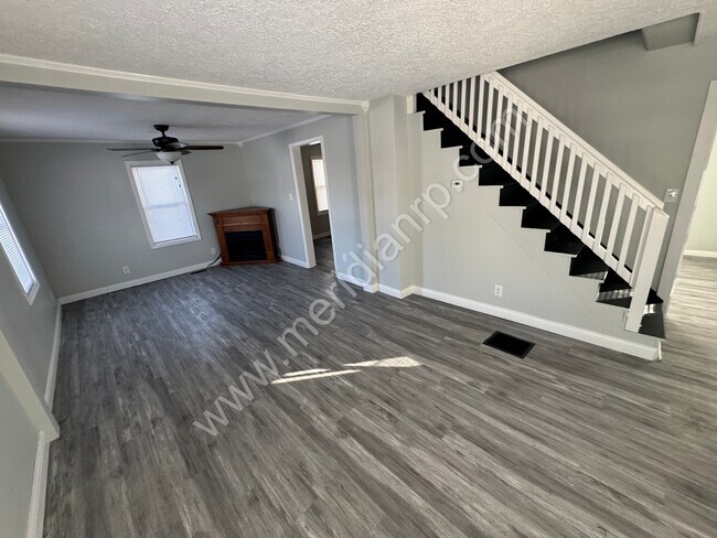 Photo - 2520 Lynn Ave