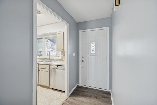 Photo - Inviting 4-Bedroom Lincoln Home with Walkout Lower Level & Easy-Access Entry!!