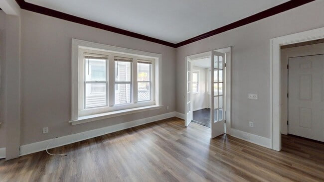 Building Photo - 116-118 Ridgeway Unit 116 Ridgeway Avenue