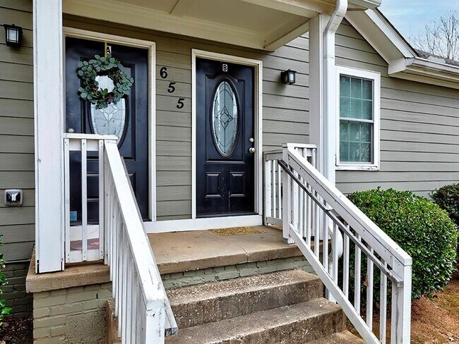 Photo - 574 Church St