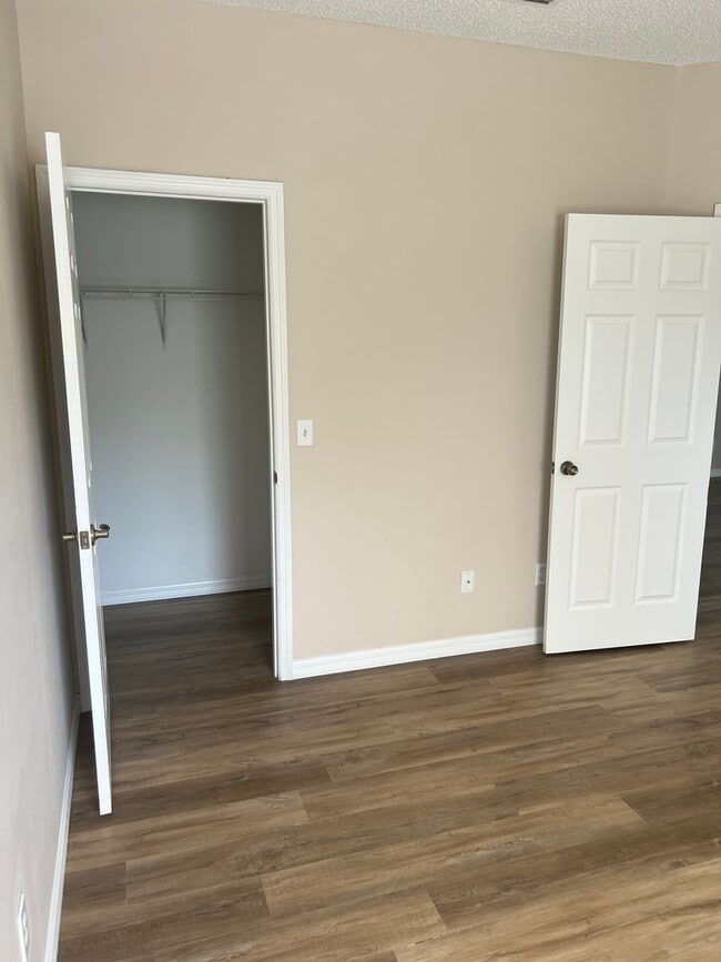 Building Photo - Spacious 3/2 with Attached 2 Car Garage in Deltona Lakes!