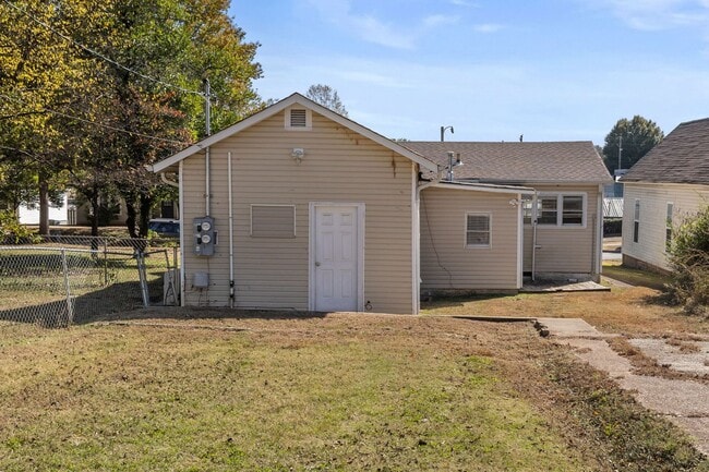 Building Photo - 801 E Mobile St Unit 2